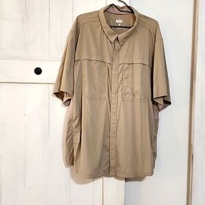 REI MENS short sleeve shirt